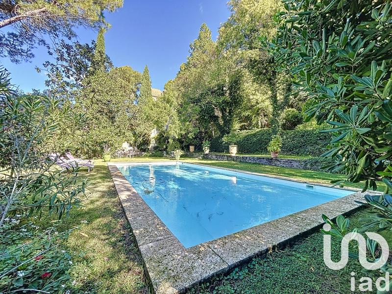 Maison - 233 m² - 7 pièces