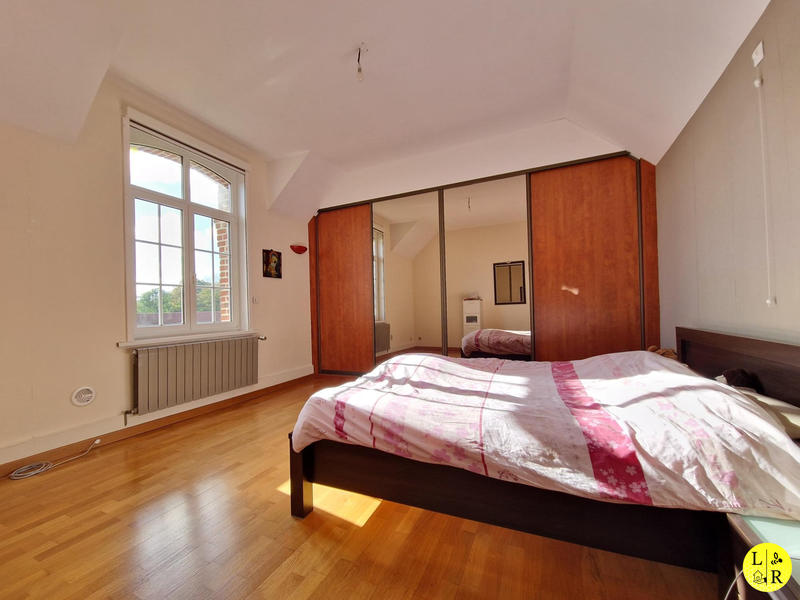 Maison - 230 m² - 7 pièces