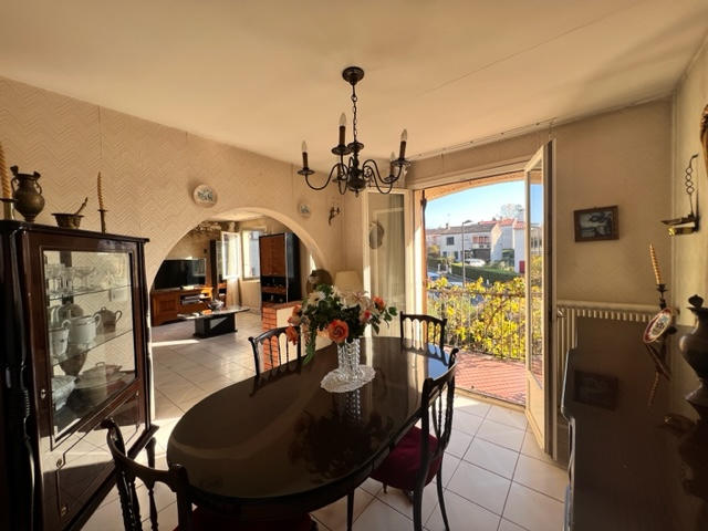 Maison - 210 m² - 11 pièces