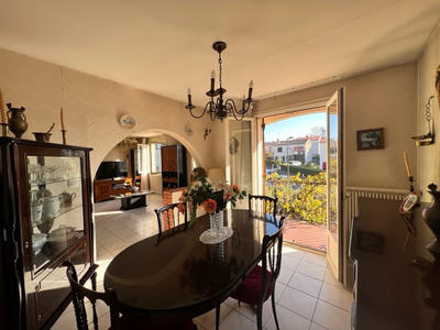 Maison - 210 m² - 11 pièces