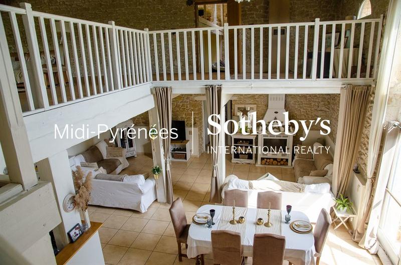 Maison - 655 m² - 13 pièces