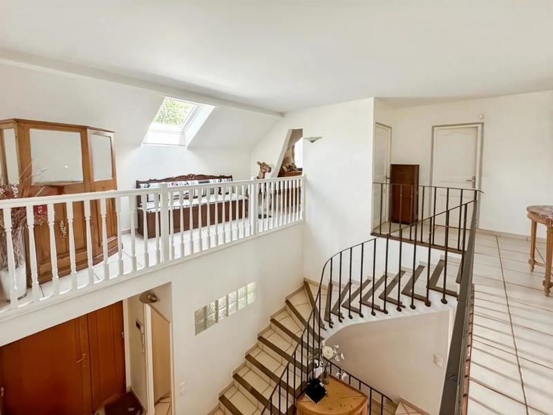 Maison - 213 m² - 6 pièces