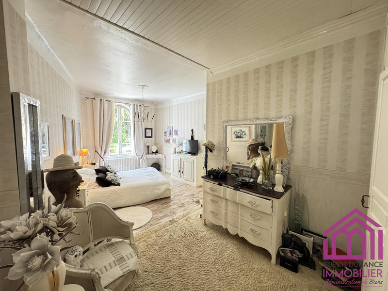 Villa - 233 m² - 6 pièces