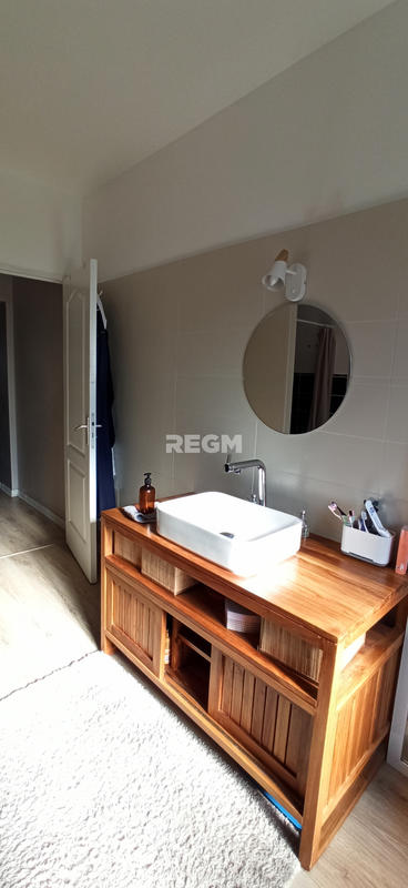 Maison - 230 m² - 8 pièces