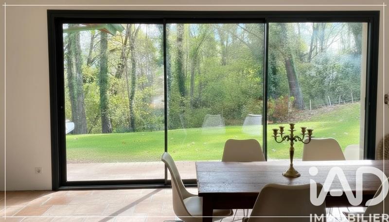 Maison - 205 m² - 5 pièces