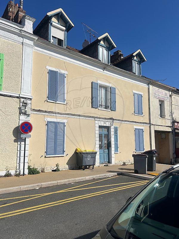 Immeuble - 256 m² - 6 pièces