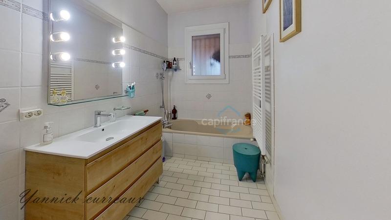 Maison - 218 m² - 9 pièces