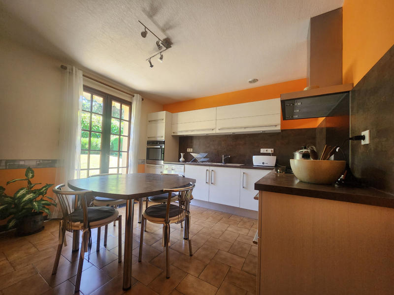 Maison - 90 m² - 5 pièces