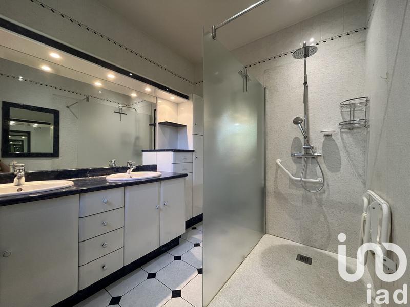 Maison - 233 m² - 6 pièces