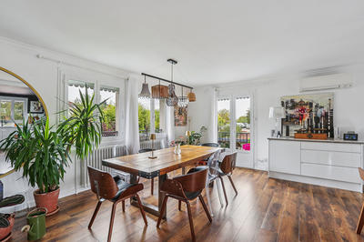 Maison - 221 m² - 6 pièces