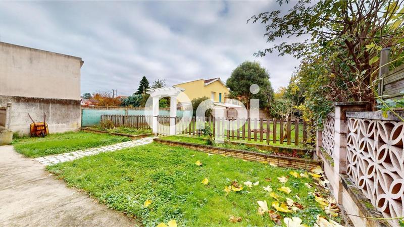 Maison - 93 m² - 4 pièces