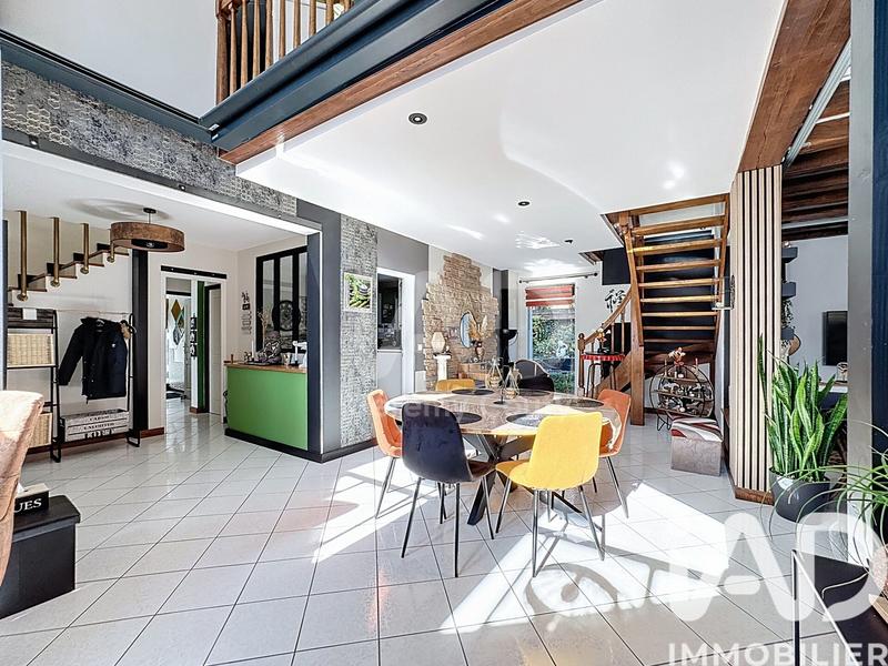 Maison - 201 m² - 9 pièces