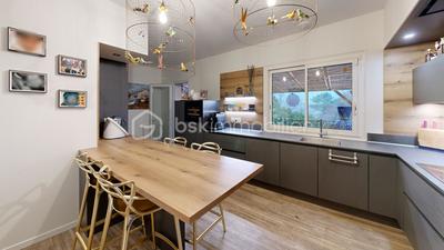 Maison - 213 m² - 8 pièces