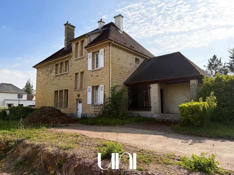 Maison - 325 m² - 10 pièces