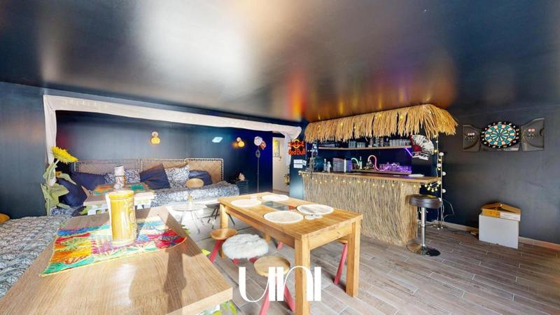 Maison - 222 m² - 6 pièces