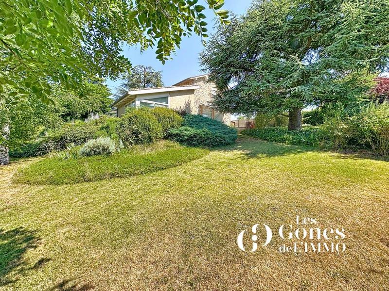 Maison - 220 m² - 7 pièces