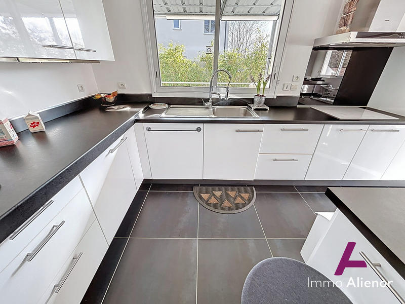 Maison - 212 m² - 7 pièces