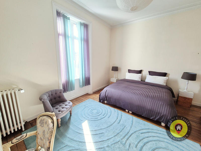 Maison - 484 m² - 11 pièces