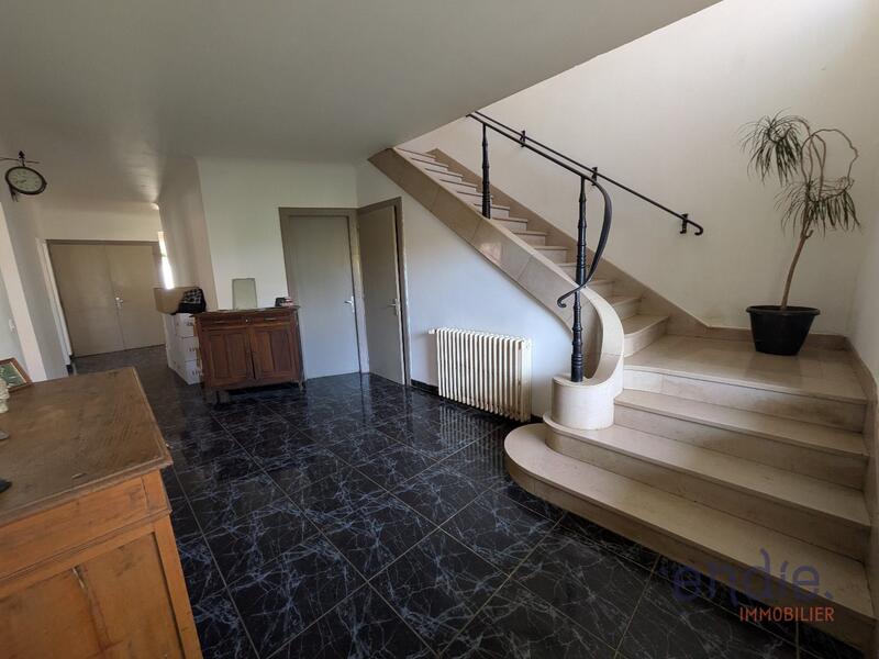 Maison - 355 m² - 10 pièces