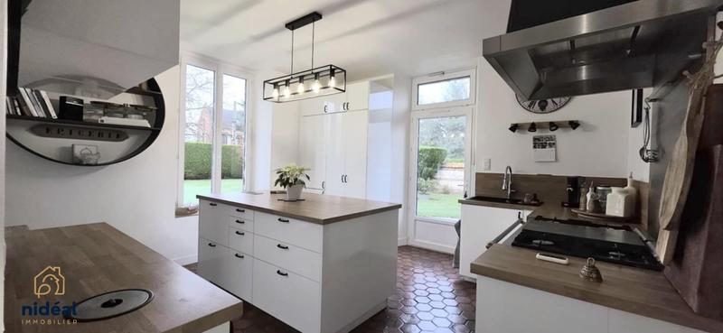 Maison - 283 m² - 12 pièces