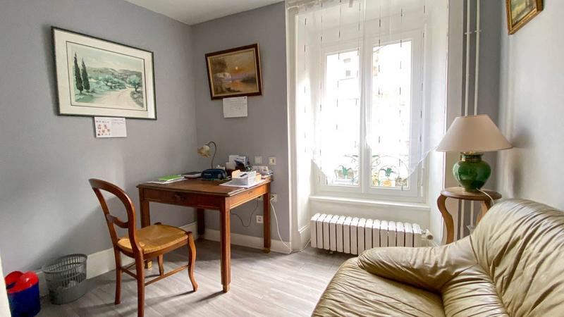 Maison - 220 m² - 7 pièces