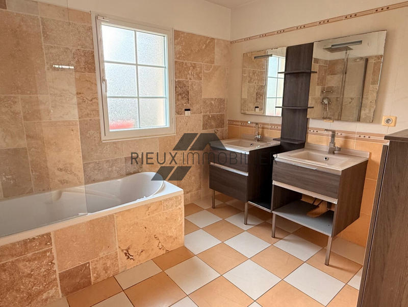 Propriété - 235 m² - 7 pièces