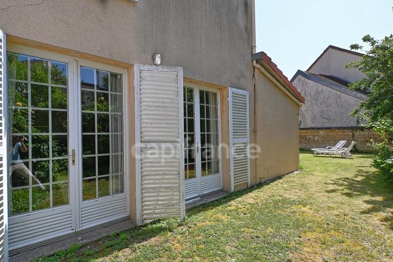 Maison - 230 m² - 9 pièces