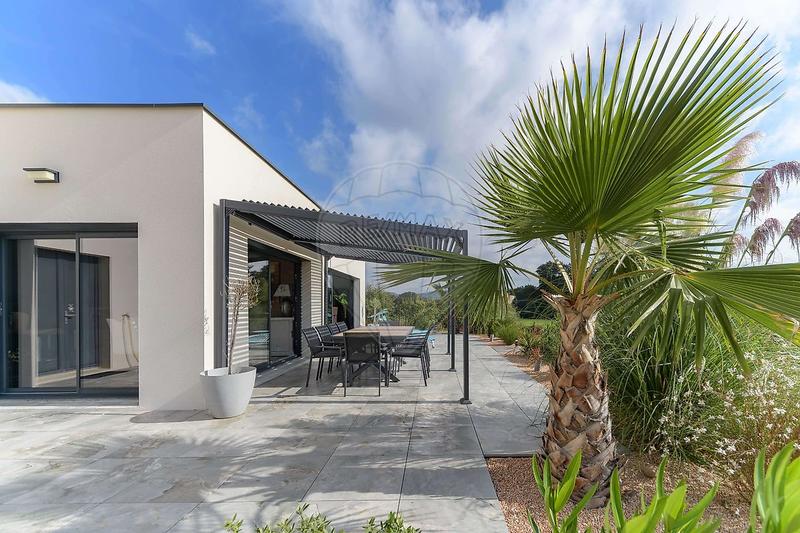 Villa - 277 m² - 10 pièces