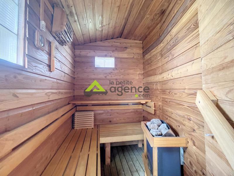 Propriété - 180 m² - 15 pièces