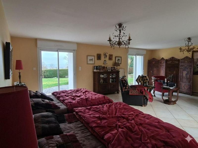 Maison - 285 m² - 9 pièces