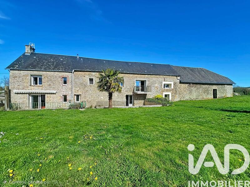 Maison - 243 m² - 8 pièces
