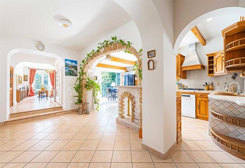 Villa - 222 m² - 6 pièces