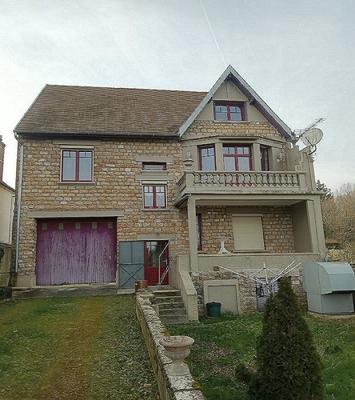 Maison - 201 m² - 8 pièces