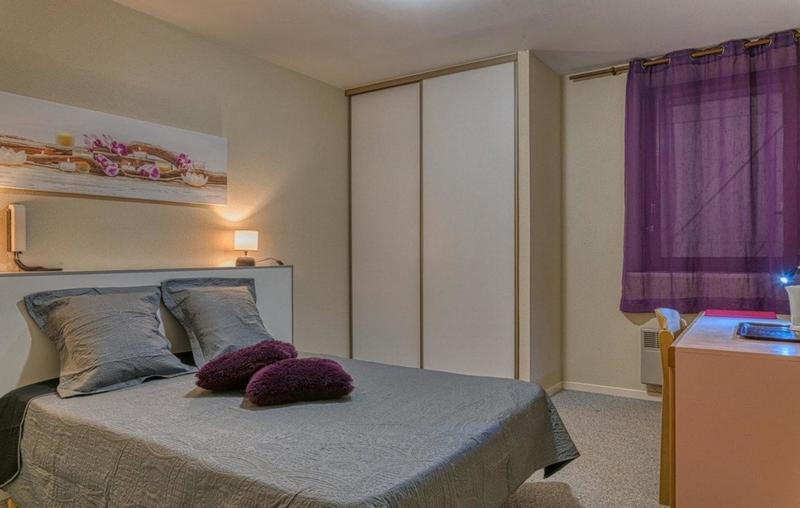 Maison - 447 m² - 16 pièces