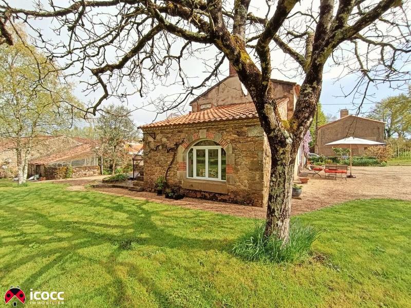 Propriété - 217 m² - 10 pièces