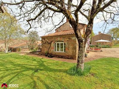 Propriété - 217 m² - 10 pièces