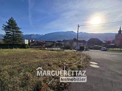Terrain constructible - 718 m²