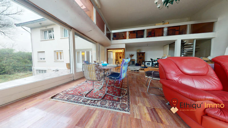 Maison - 385 m² - 9 pièces