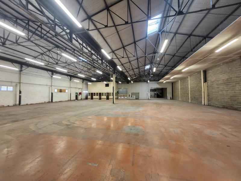 Entrepôt - 3 600 m² - 1 pièce