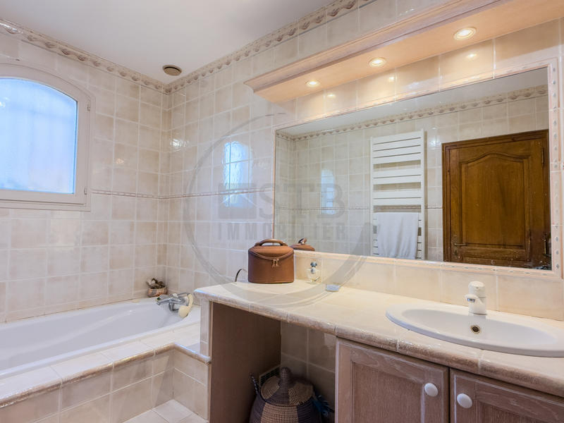 Villa - 166 m² - 5 pièces