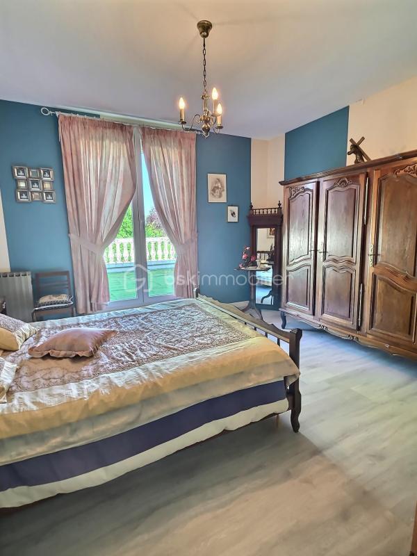 Maison - 328 m² - 8 pièces