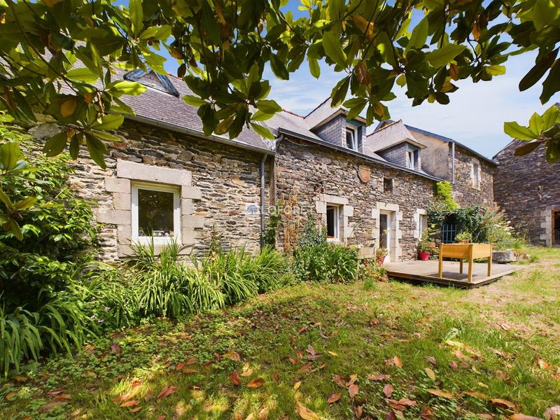 Maison - 225 m² - 10 pièces