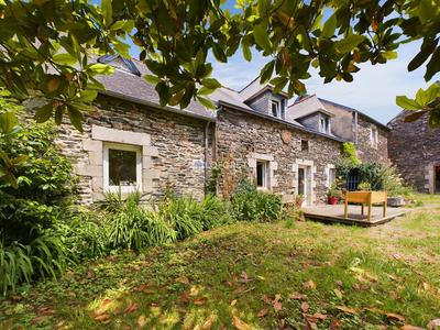 Maison - 225 m² - 10 pièces