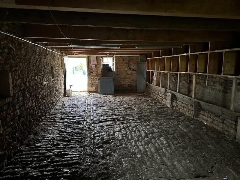 Grange - 94 m² - 2 pièces