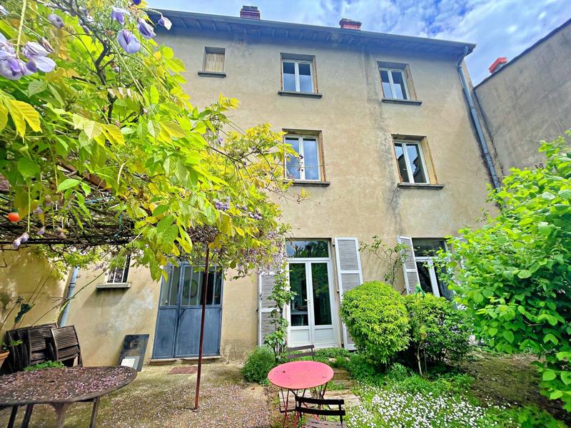 Maison - 255 m² - 7 pièces