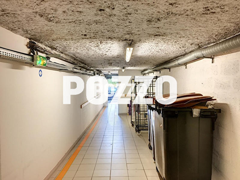 Local commercial - 328 m² - 2 pièces