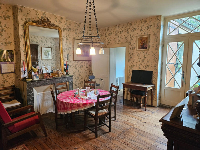 Maison - 220 m² - 10 pièces