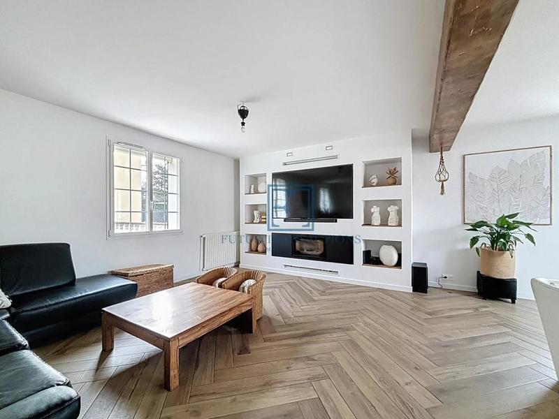 Maison - 211 m² - 9 pièces