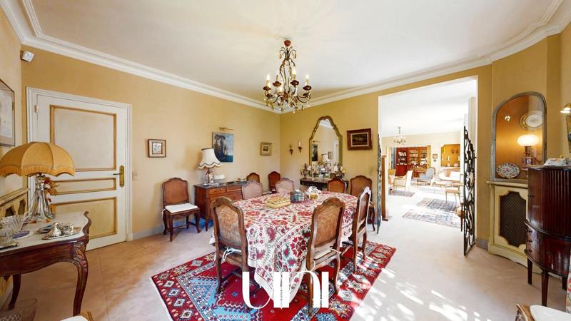 Maison - 318 m² - 8 pièces