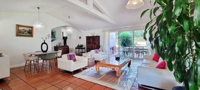 Villa - 215 m² - 6 pièces